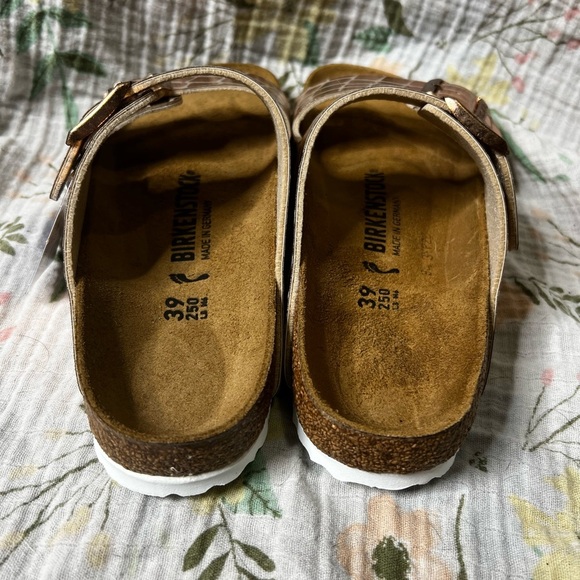 Birkenstock Metallic Rose Gold Gator Gleam Rose Gold Arizona Sandals - Picture 4 of 8